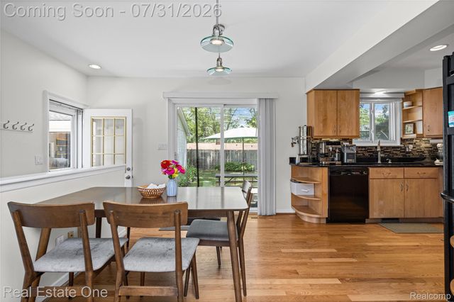 541 Curzon Road, Rochester Hills, MI 48307