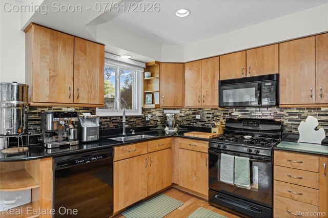 541 Curzon Road, Rochester Hills, MI 48307