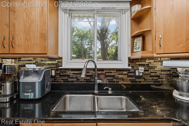 541 Curzon Road, Rochester Hills, MI 48307