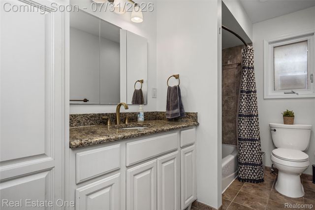 541 Curzon Road, Rochester Hills, MI 48307