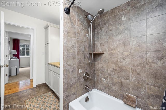 541 Curzon Road, Rochester Hills, MI 48307