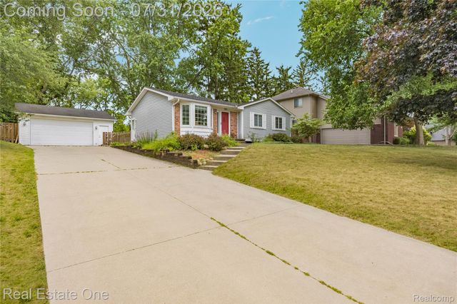 541 Curzon Road, Rochester Hills, MI 48307
