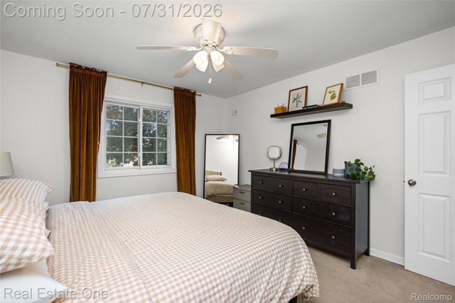 541 Curzon Road, Rochester Hills, MI 48307