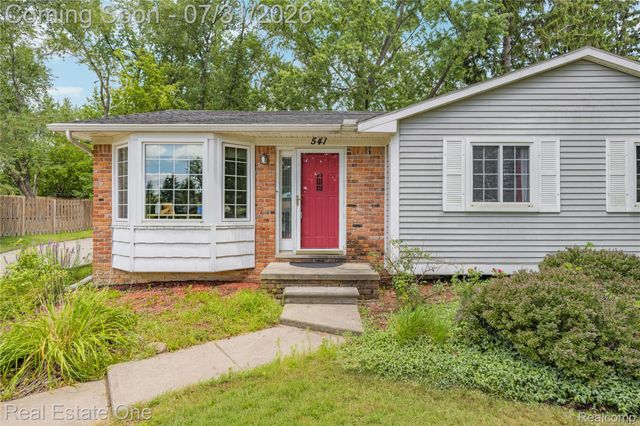 541 Curzon Road, Rochester Hills, MI 48307