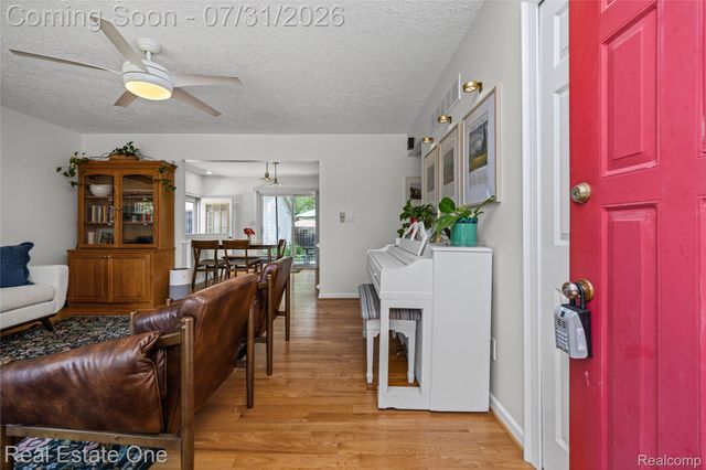 541 Curzon Road, Rochester Hills, MI 48307