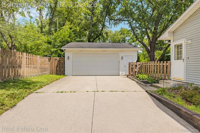 541 Curzon Road, Rochester Hills, MI 48307