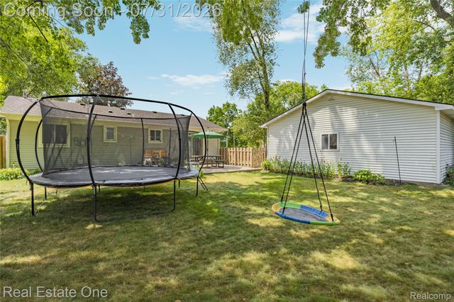 541 Curzon Road, Rochester Hills, MI 48307