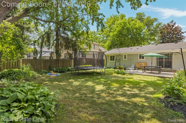 541 Curzon Road, Rochester Hills, MI 48307