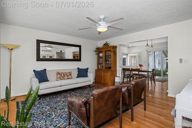 541 Curzon Road, Rochester Hills, MI 48307