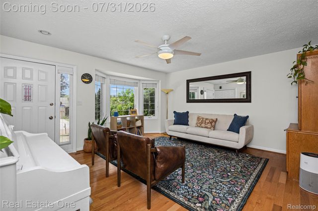 541 Curzon Road, Rochester Hills, MI 48307