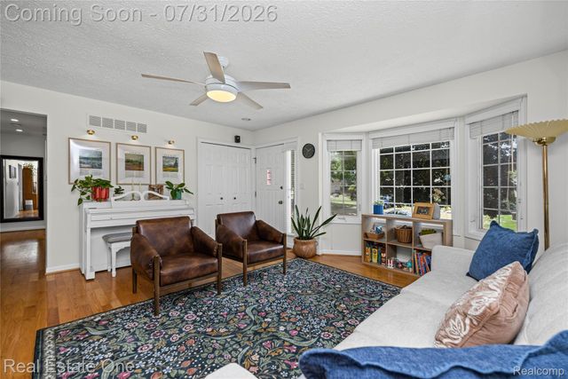 541 Curzon Road, Rochester Hills, MI 48307