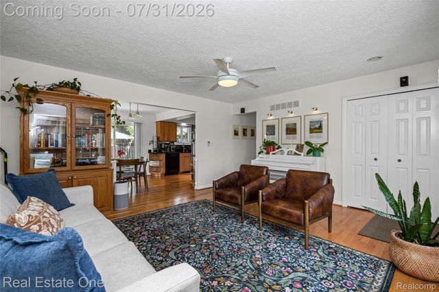 541 Curzon Road, Rochester Hills, MI 48307