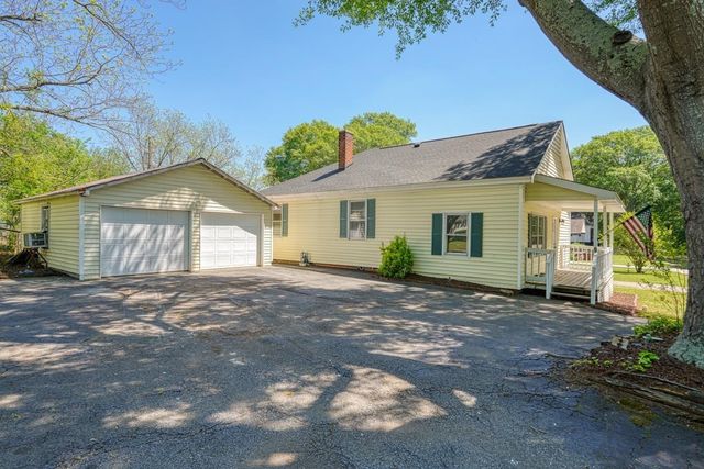 9 Forest Mill Street, Spartanburg, SC 29301