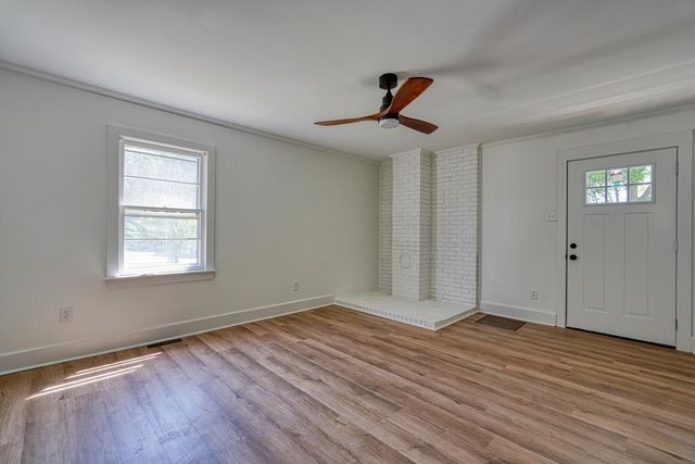 9 Forest Mill Street, Spartanburg, SC 29301