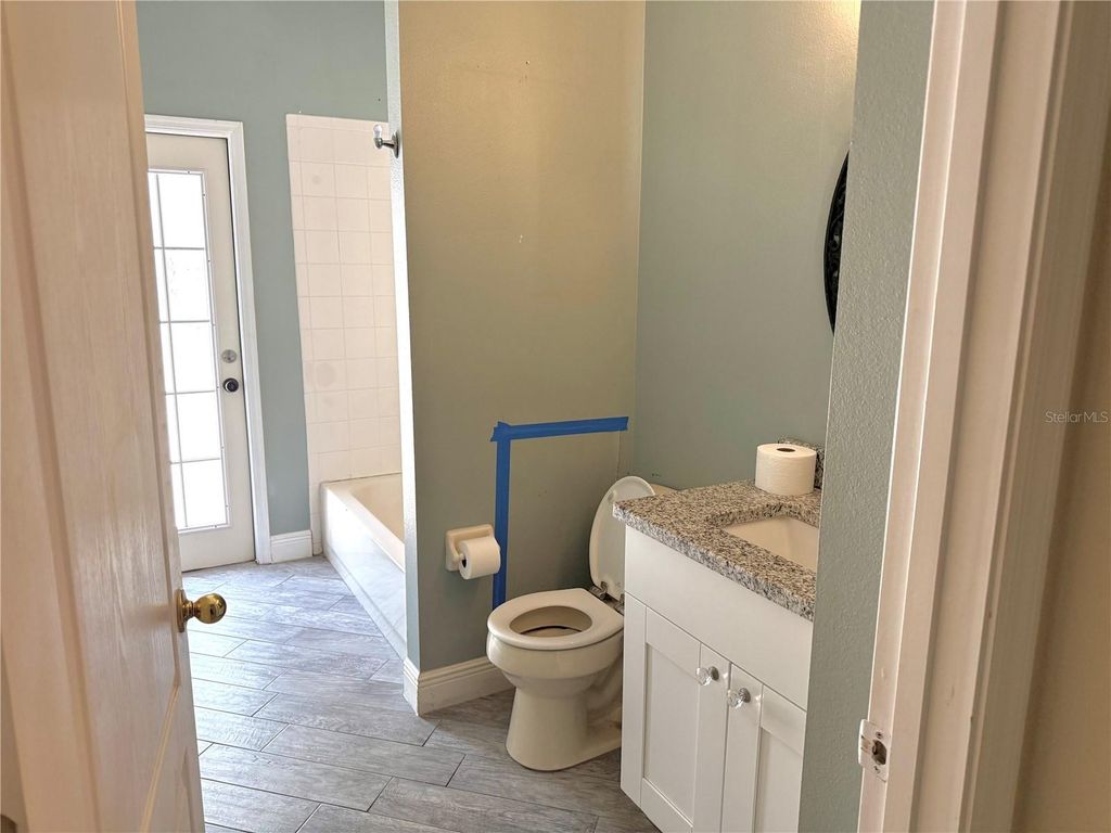 Image 12 of property listing at 2031 WINTERMERE POINTE DRIVE, Winter Garden, FL 34787