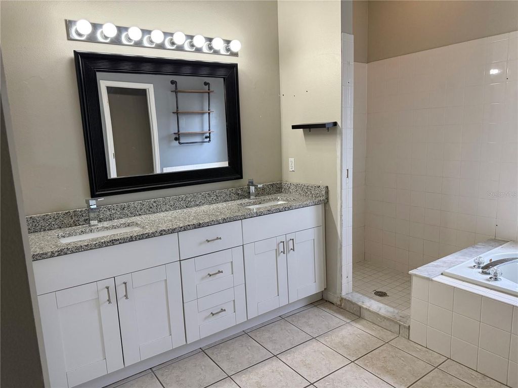 Image 10 of property listing at 2031 WINTERMERE POINTE DRIVE, Winter Garden, FL 34787