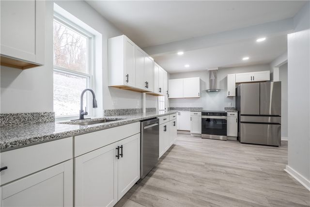 665 Allison Hollow Rd, Chartiers, PA 15301