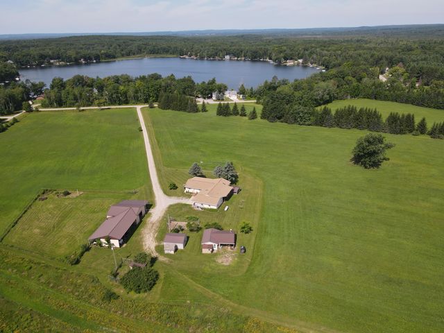 2812 Shoreline Drive, Lupton, MI 48635