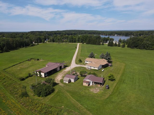 2812 Shoreline Drive, Lupton, MI 48635