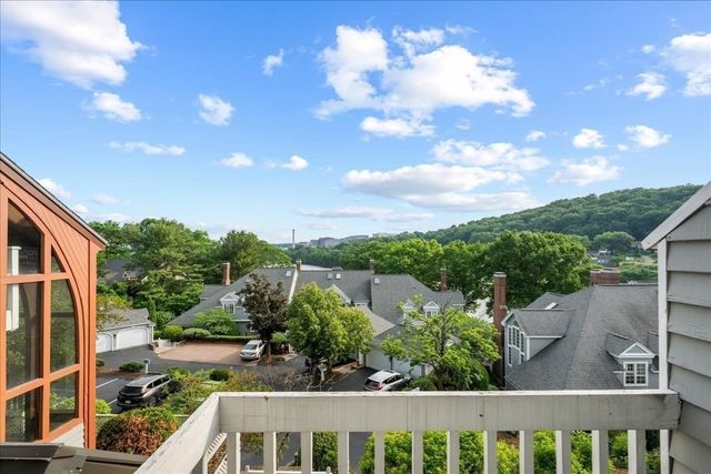 35 Eastern Point Dr 34, Shrewsbury, MA 01545