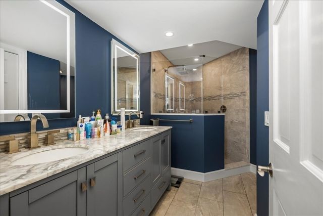 35 Eastern Point Dr 34, Shrewsbury, MA 01545