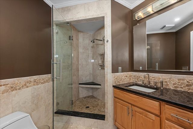 35 Eastern Point Dr 34, Shrewsbury, MA 01545