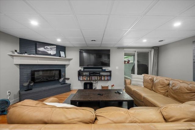 35 Eastern Point Dr 34, Shrewsbury, MA 01545