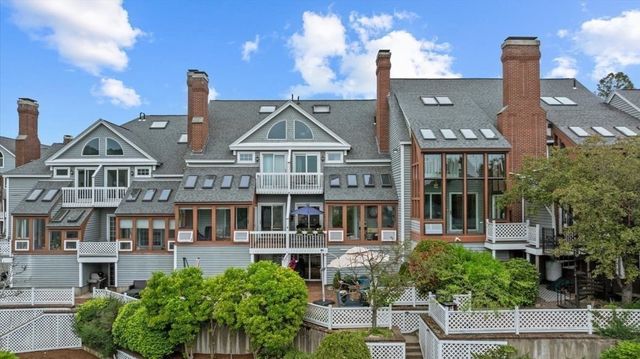 35 Eastern Point Dr 34, Shrewsbury, MA 01545