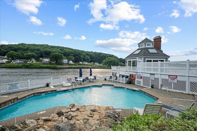 35 Eastern Point Dr 34, Shrewsbury, MA 01545