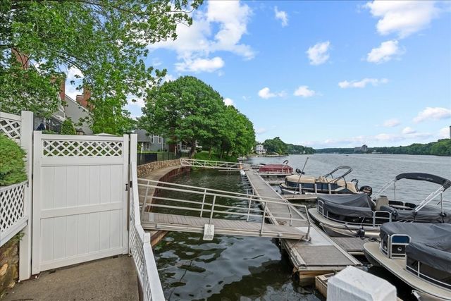 35 Eastern Point Dr 34, Shrewsbury, MA 01545
