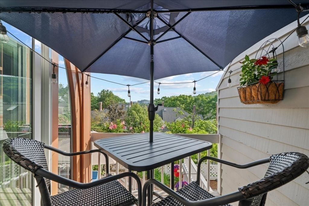 35 Eastern Point Dr 34, Shrewsbury, MA 01545
