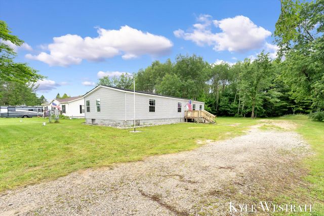 704 Chestnut, Howard City, MI 49329