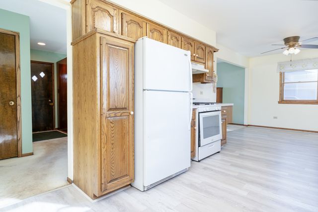 1327 Timberline Drive, Joliet, IL 60431