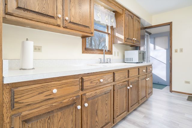 1327 Timberline Drive, Joliet, IL 60431