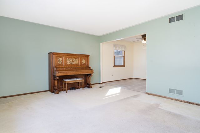 1327 Timberline Drive, Joliet, IL 60431