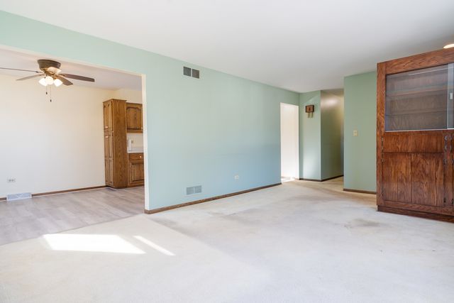 1327 Timberline Drive, Joliet, IL 60431