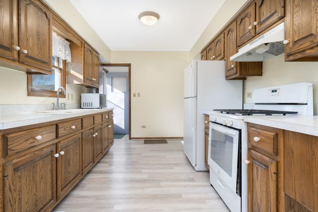 1327 Timberline Drive, Joliet, IL 60431