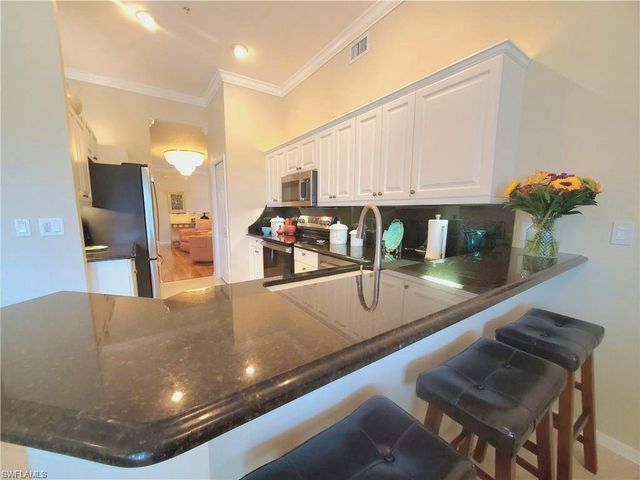 945 Eastham Way Apt 203, Naples, FL 34104