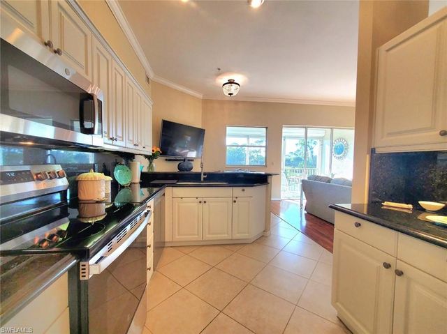 945 Eastham Way Apt 203, Naples, FL 34104