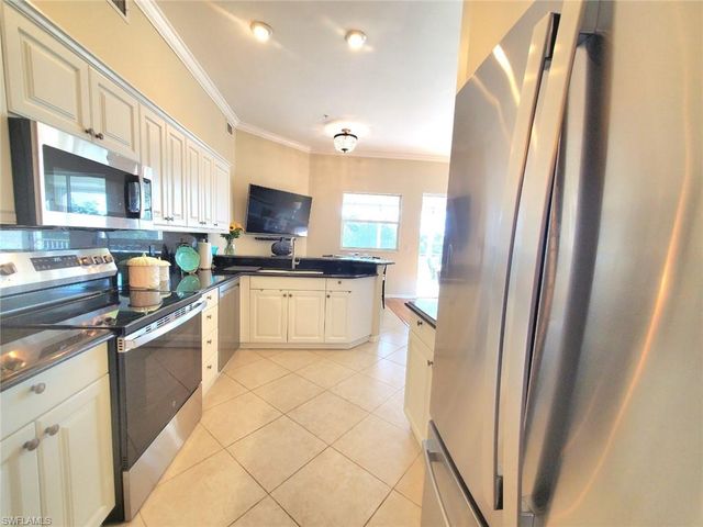 945 Eastham Way Apt 203, Naples, FL 34104