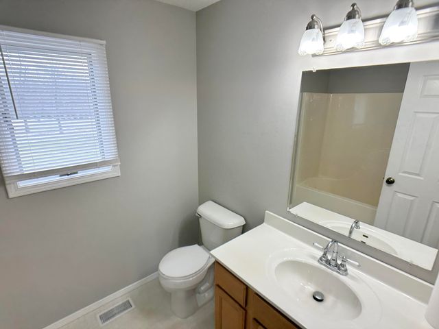 2324 Deerpath Drive W, Schererville, IN 46375