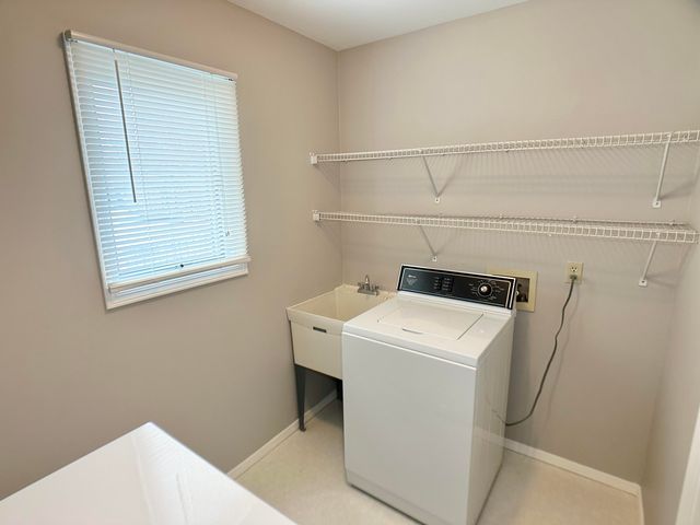 2324 Deerpath Drive W, Schererville, IN 46375