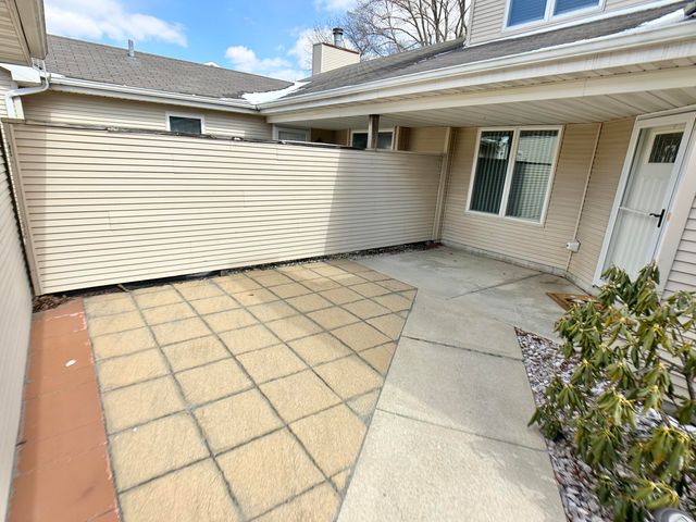 2324 Deerpath Drive W, Schererville, IN 46375