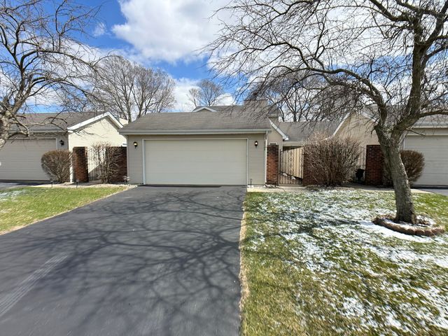 2324 Deerpath Drive W, Schererville, IN 46375