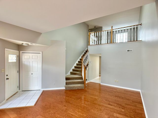 2324 Deerpath Drive W, Schererville, IN 46375