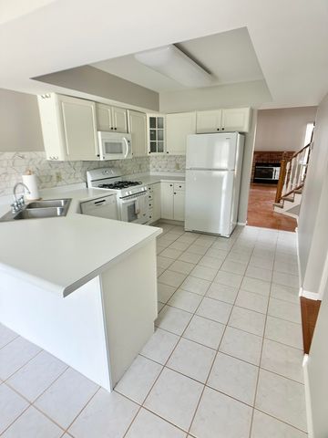 2324 Deerpath Drive W, Schererville, IN 46375