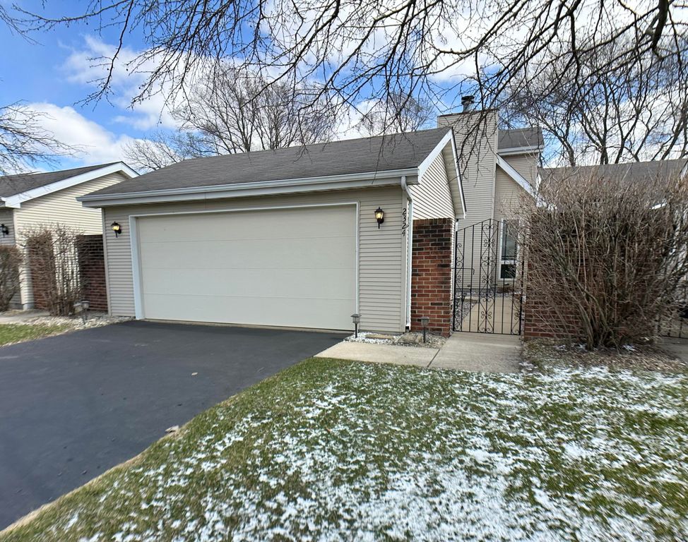 2324 Deerpath Drive W, Schererville, IN 46375