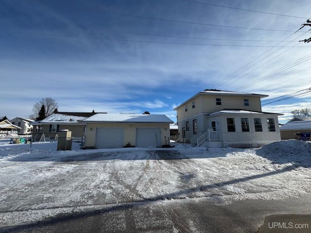 509 S Tamarack Street, Iron Mountain, MI 49801
