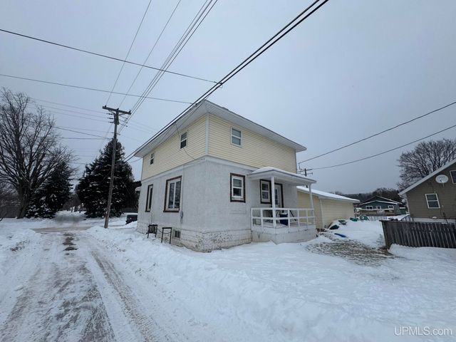 509 S Tamarack Street, Iron Mountain, MI 49801