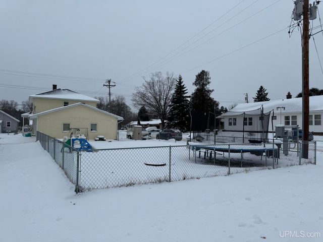 509 S Tamarack Street, Iron Mountain, MI 49801